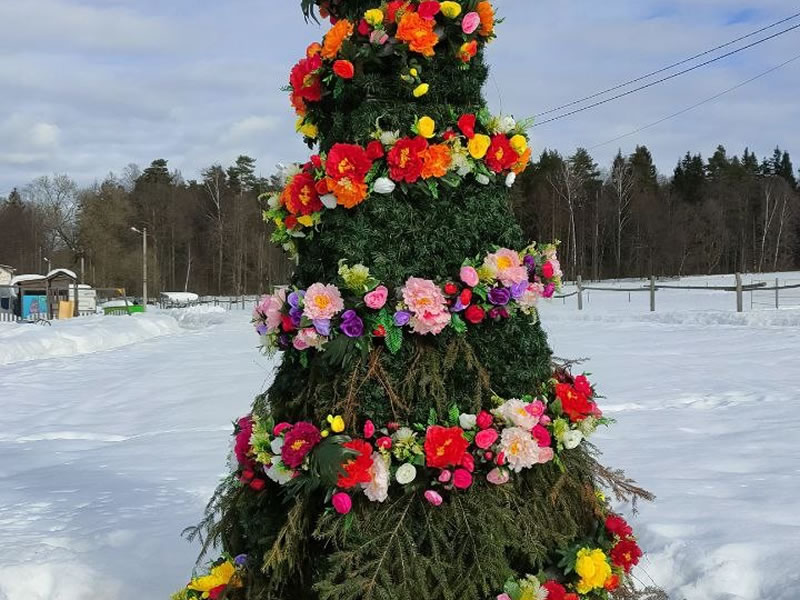 Милые девочки, девушки и женщины! С праздником весны!
